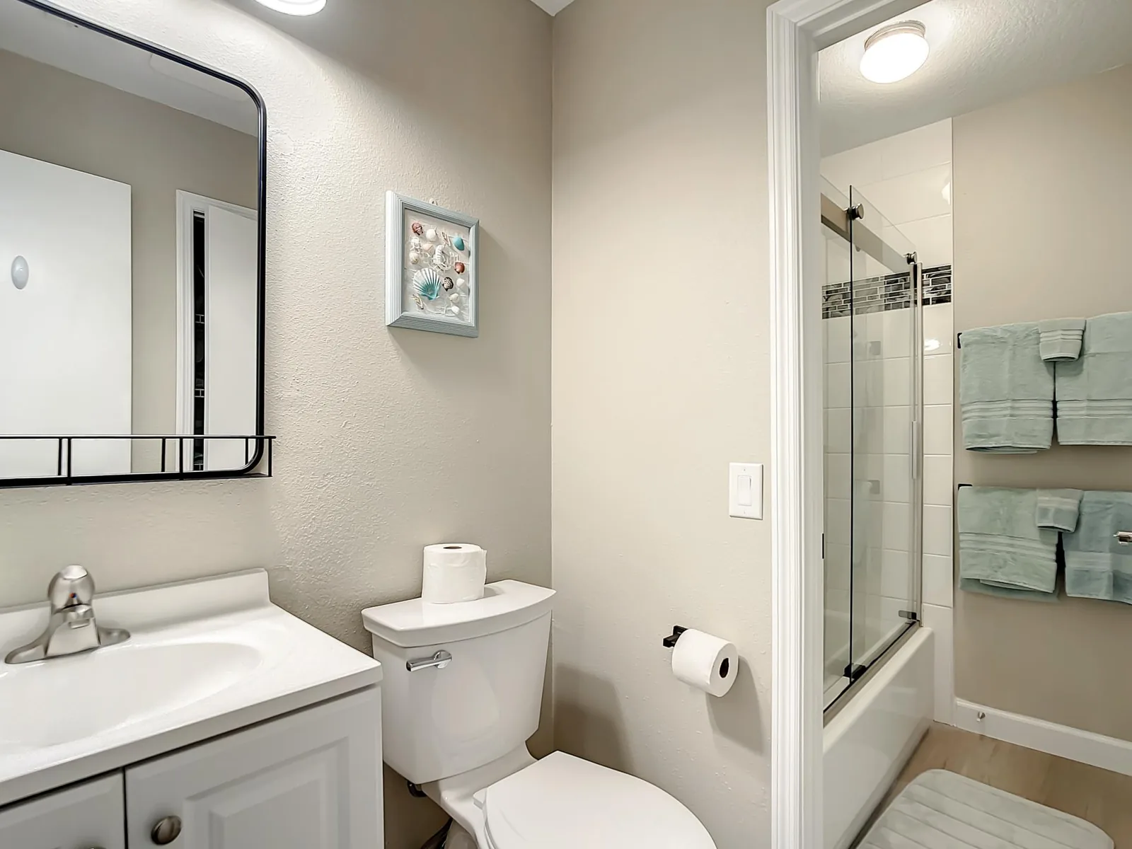 Chillax Island Condo – Beach, Bay & Pool