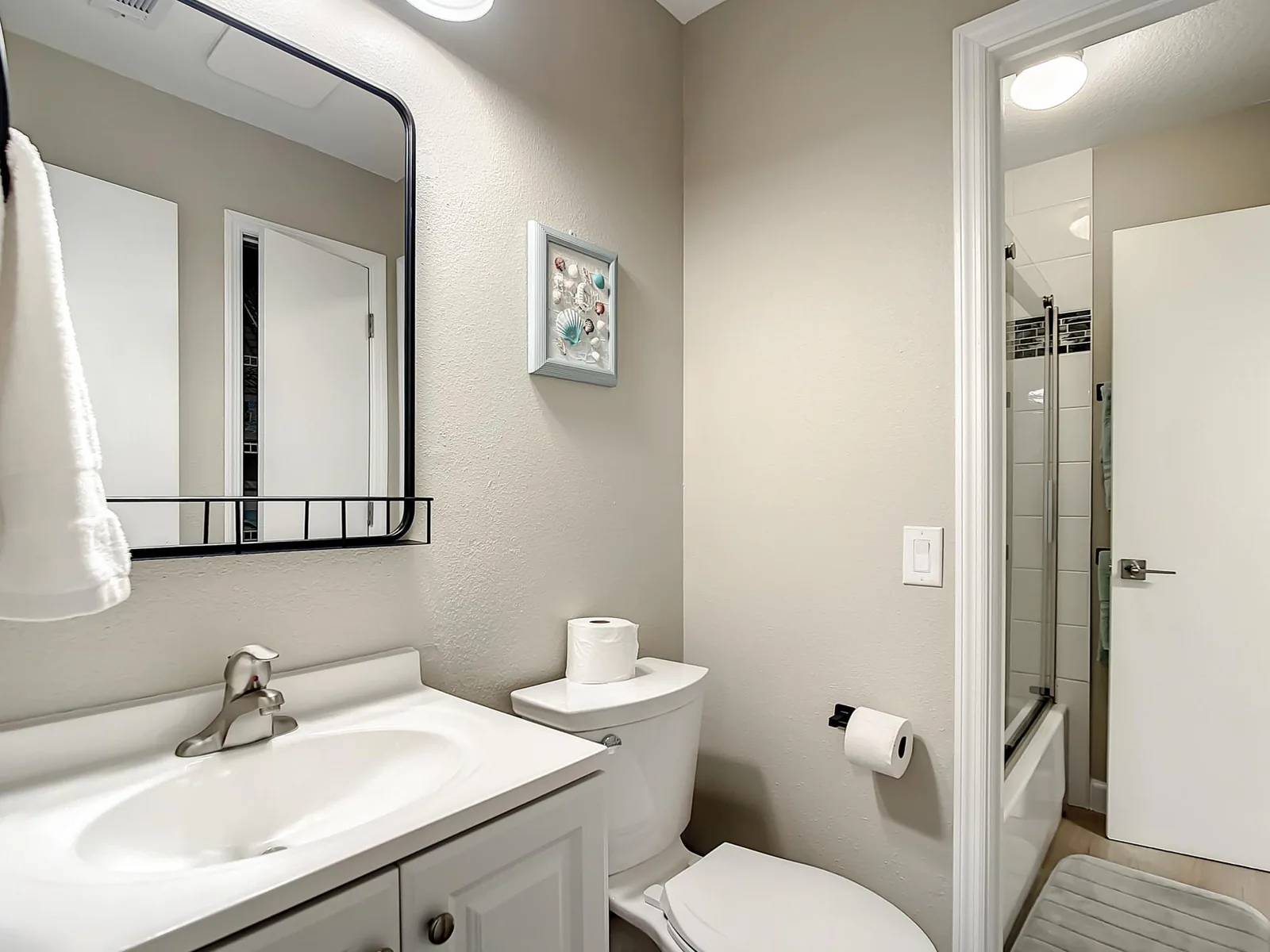 Chillax Island Condo – Beach, Bay & Pool