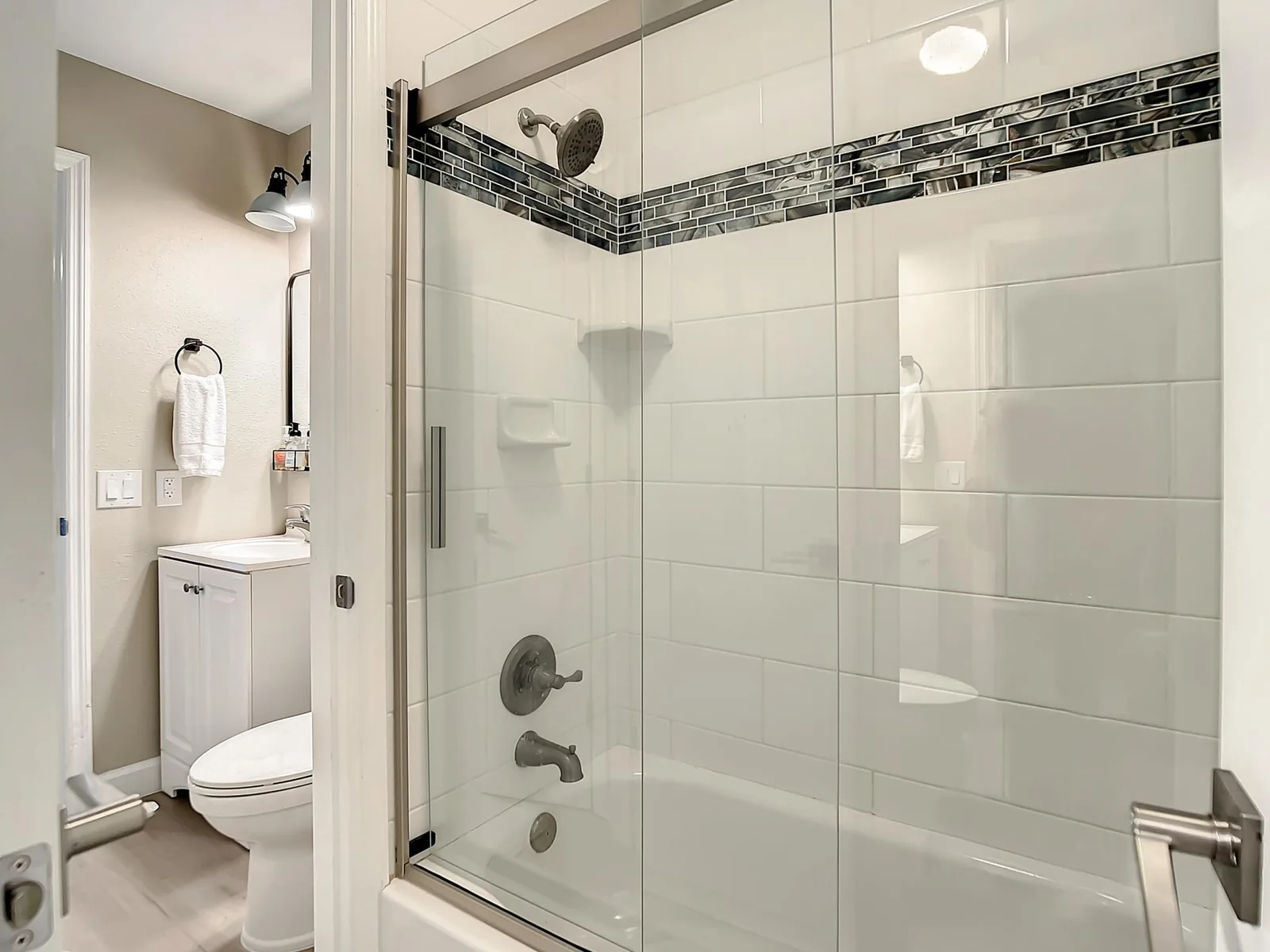 Chillax Island Condo – Beach, Bay & Pool