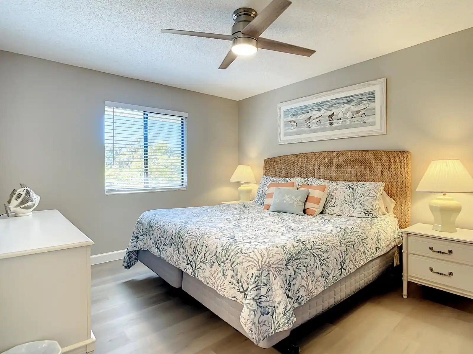 Chillax Island Condo – Beach, Bay & Pool