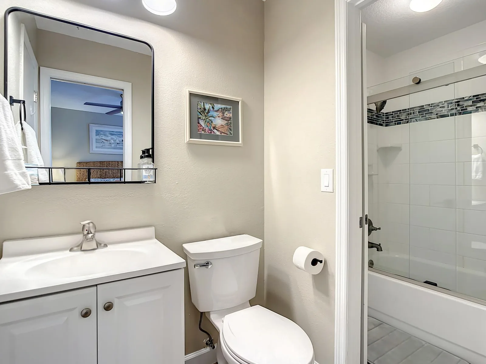 Chillax Island Condo – Beach, Bay & Pool