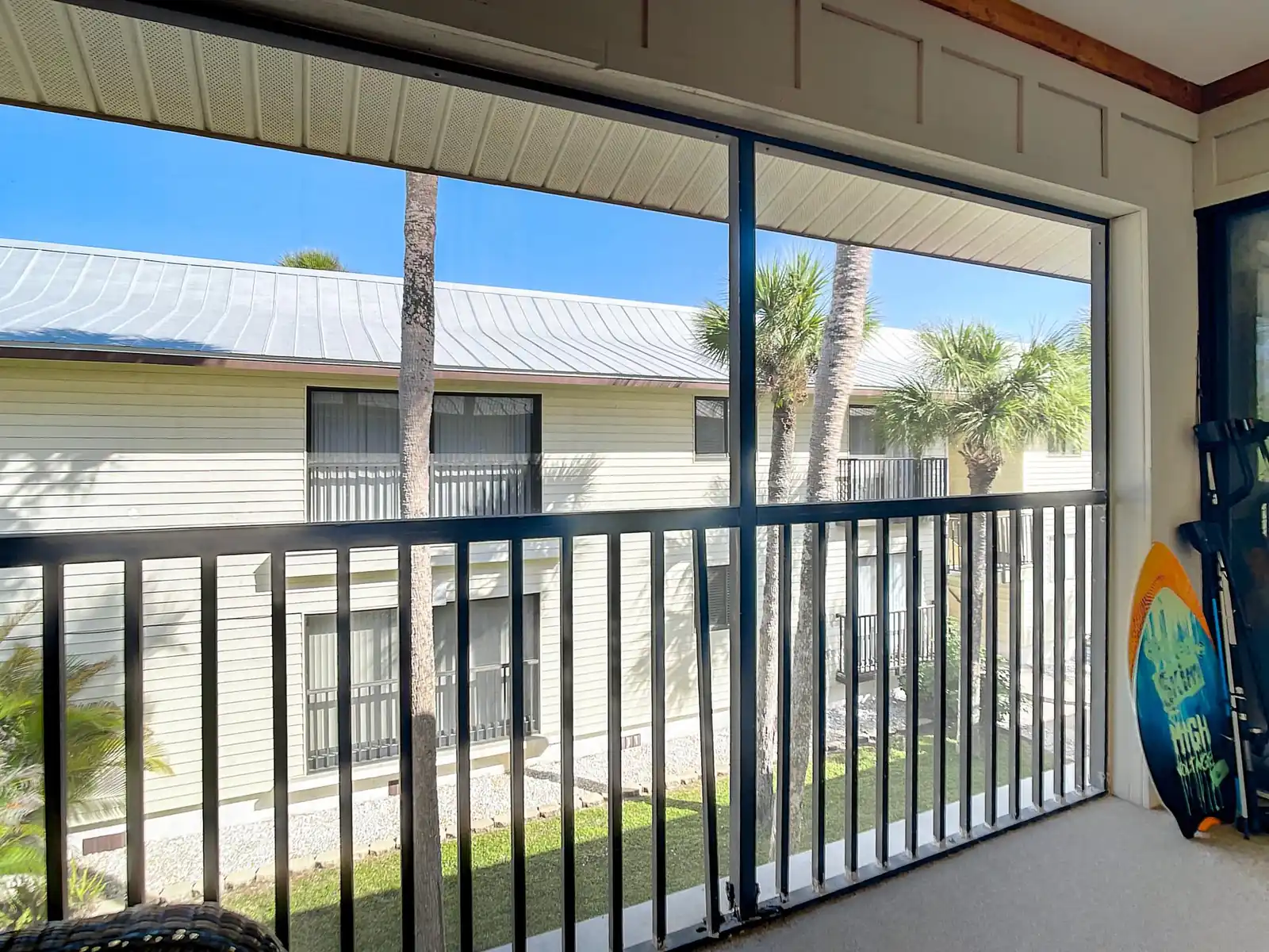 Chillax Island Condo – Beach, Bay & Pool