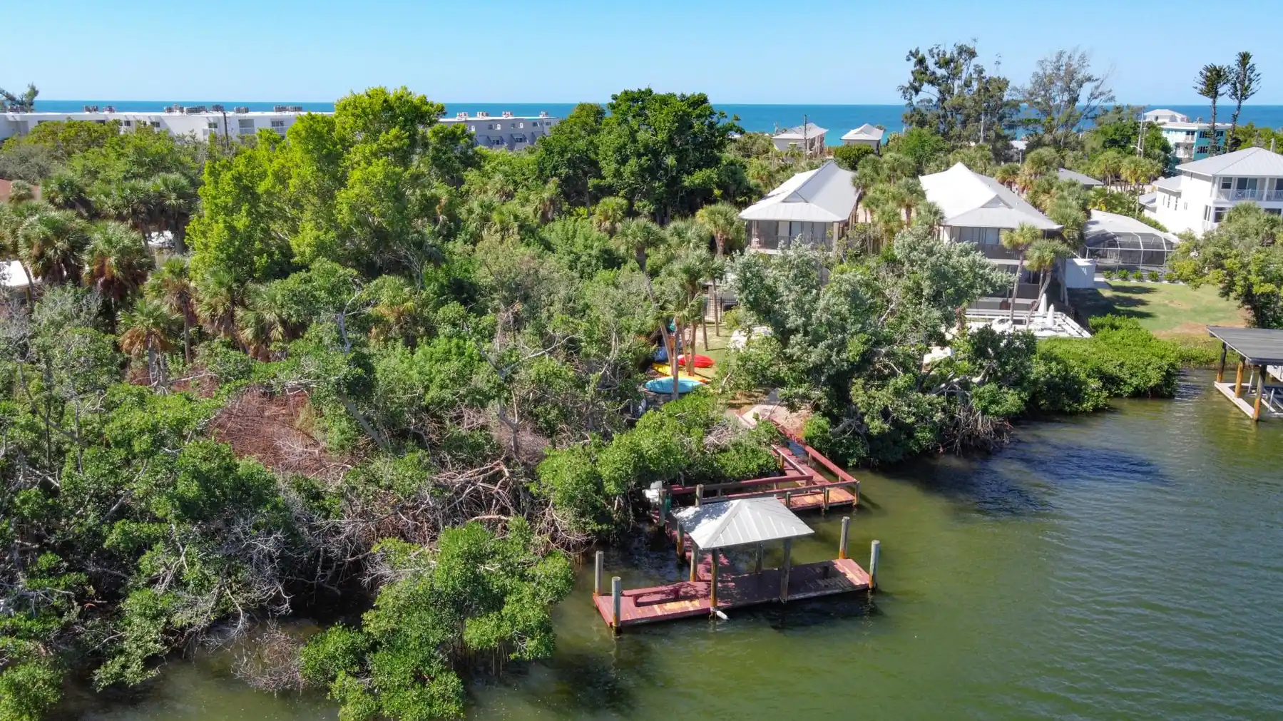 Chillax Island Condo – Beach, Bay & Pool