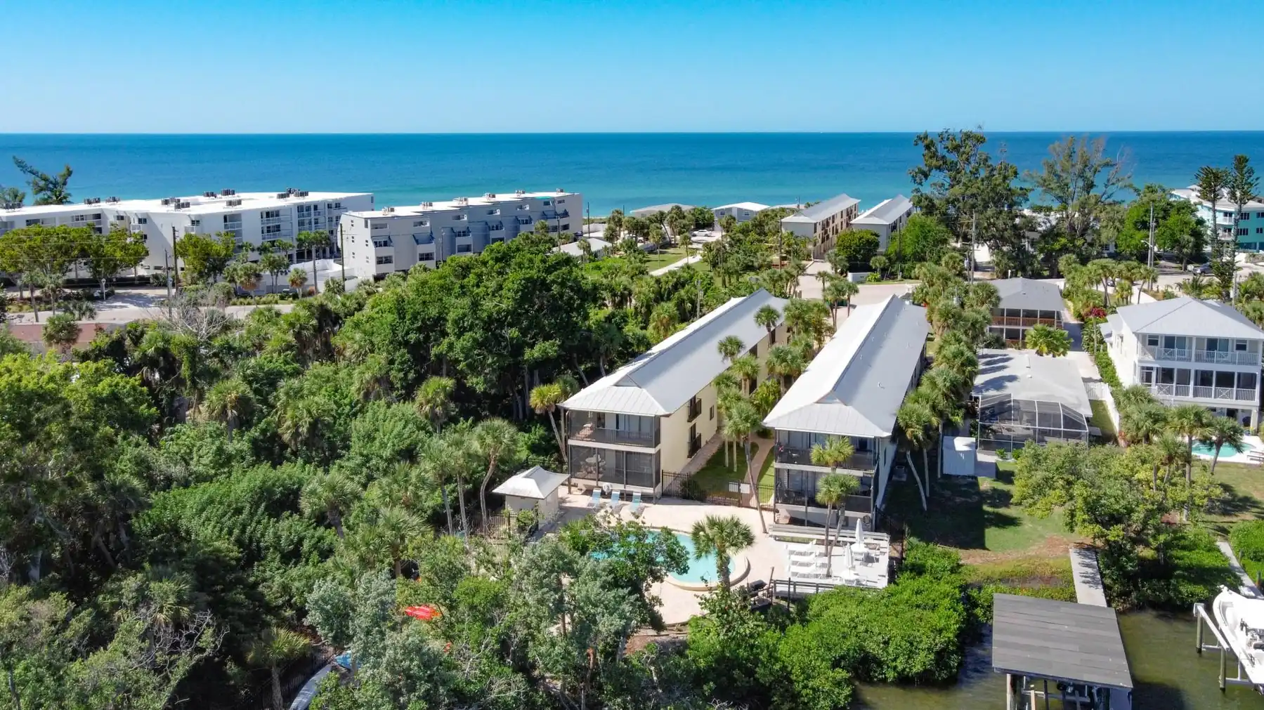 Chillax Island Condo – Beach, Bay & Pool