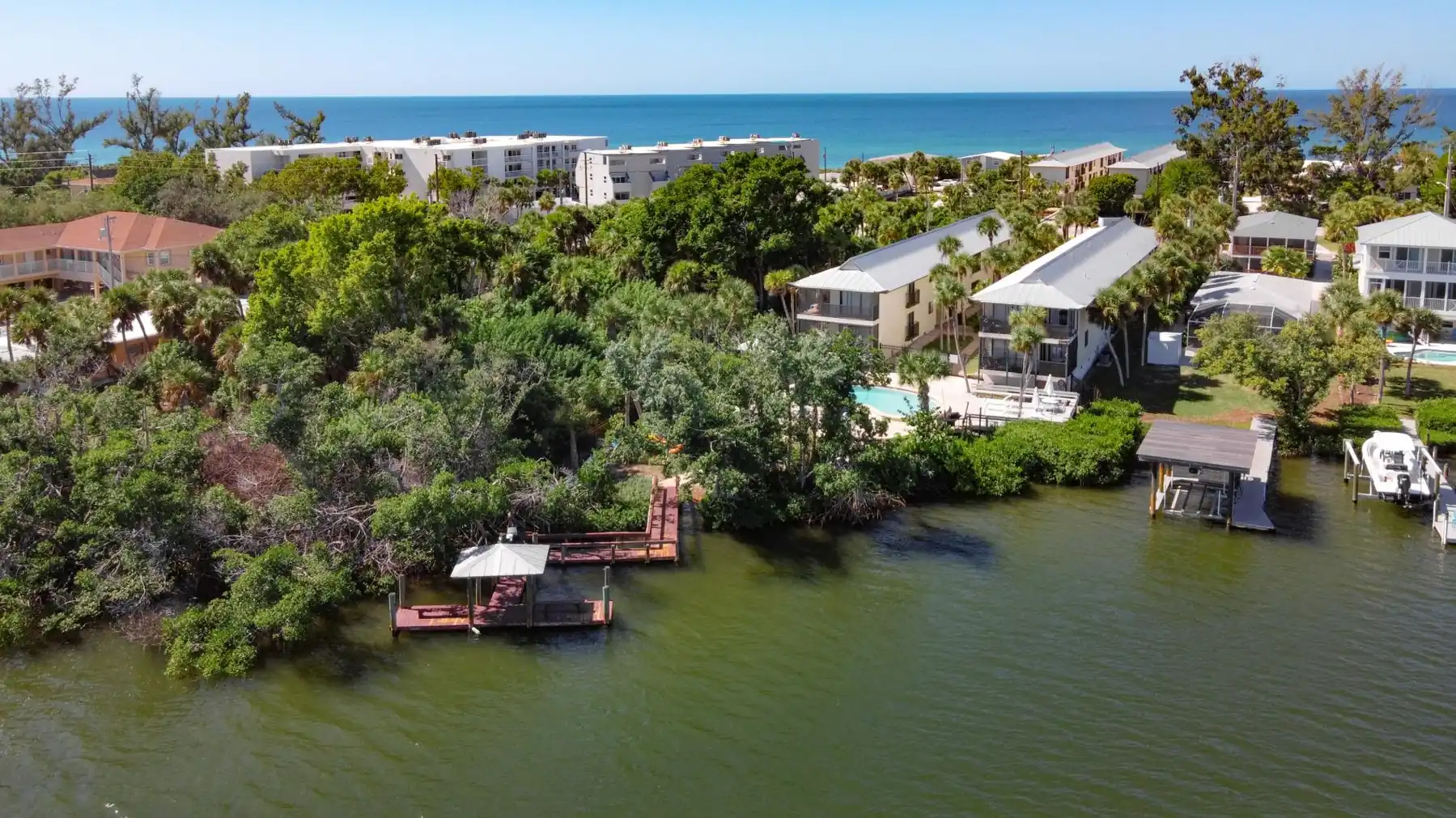 Chillax Island Condo – Beach, Bay & Pool