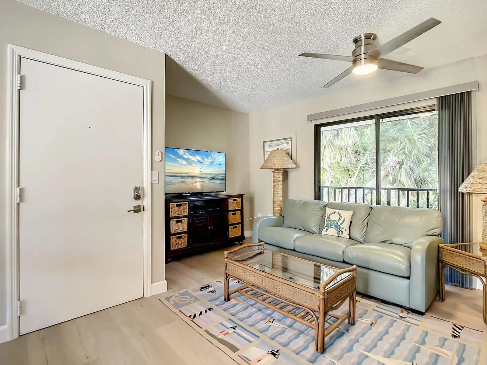 Chillax Island Condo – Beach, Bay & Pool