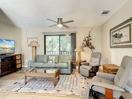 Chillax Island Condo – Beach, Bay & Pool