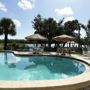 Chillax Island Condo – Beach, Bay & Pool