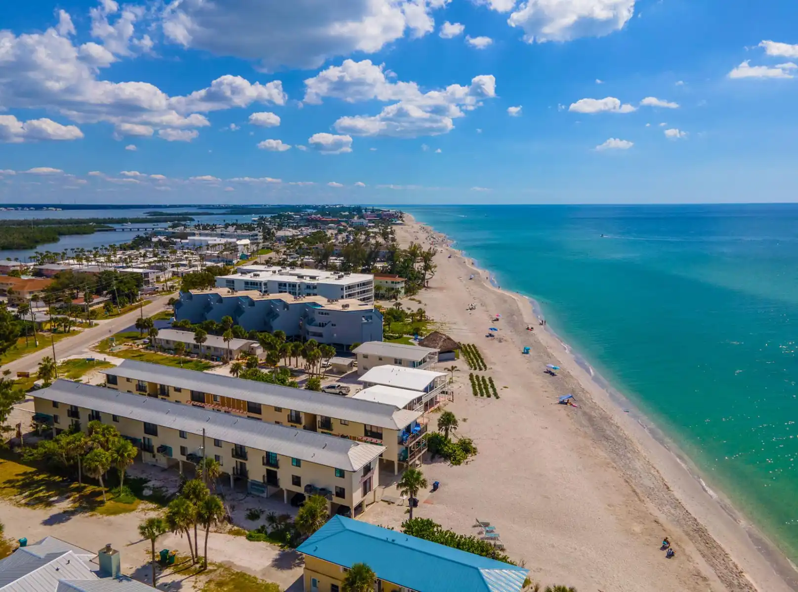 Chillax Island Condo – Beach, Bay & Pool