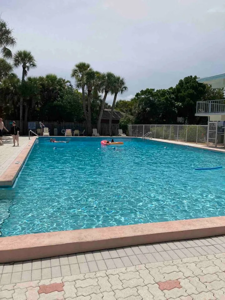 Venice Beach Studio – Pool & Private Shore