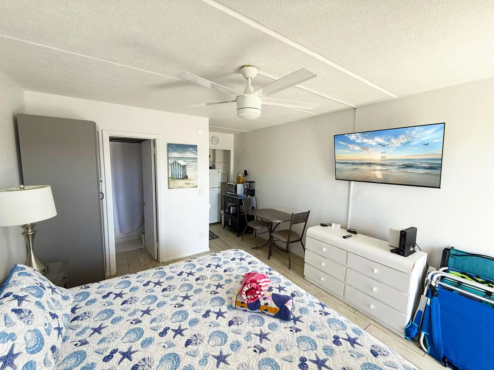 Venice Beach Studio – Pool & Private Shore