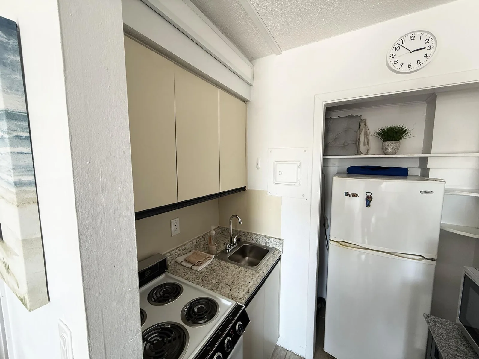 Venice Beach Studio – Pool & Private Shore