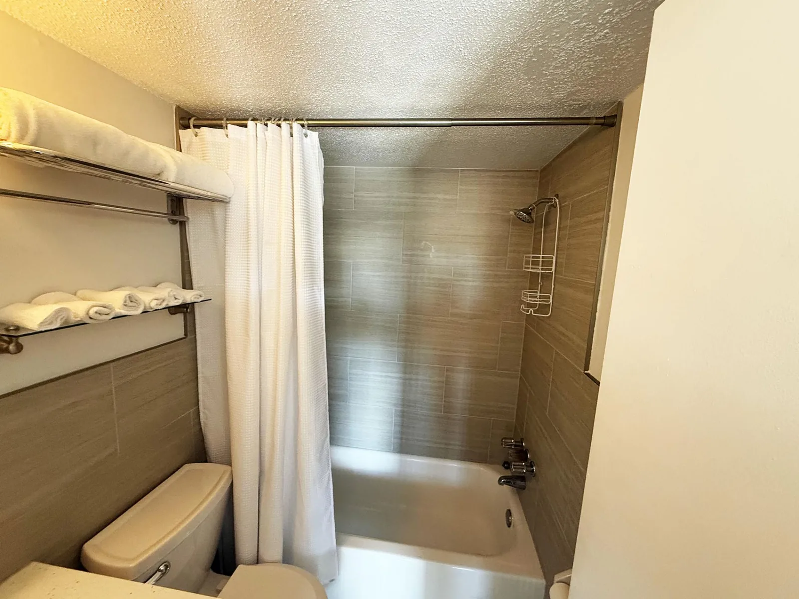 Venice Beach Studio – Pool & Private Shore