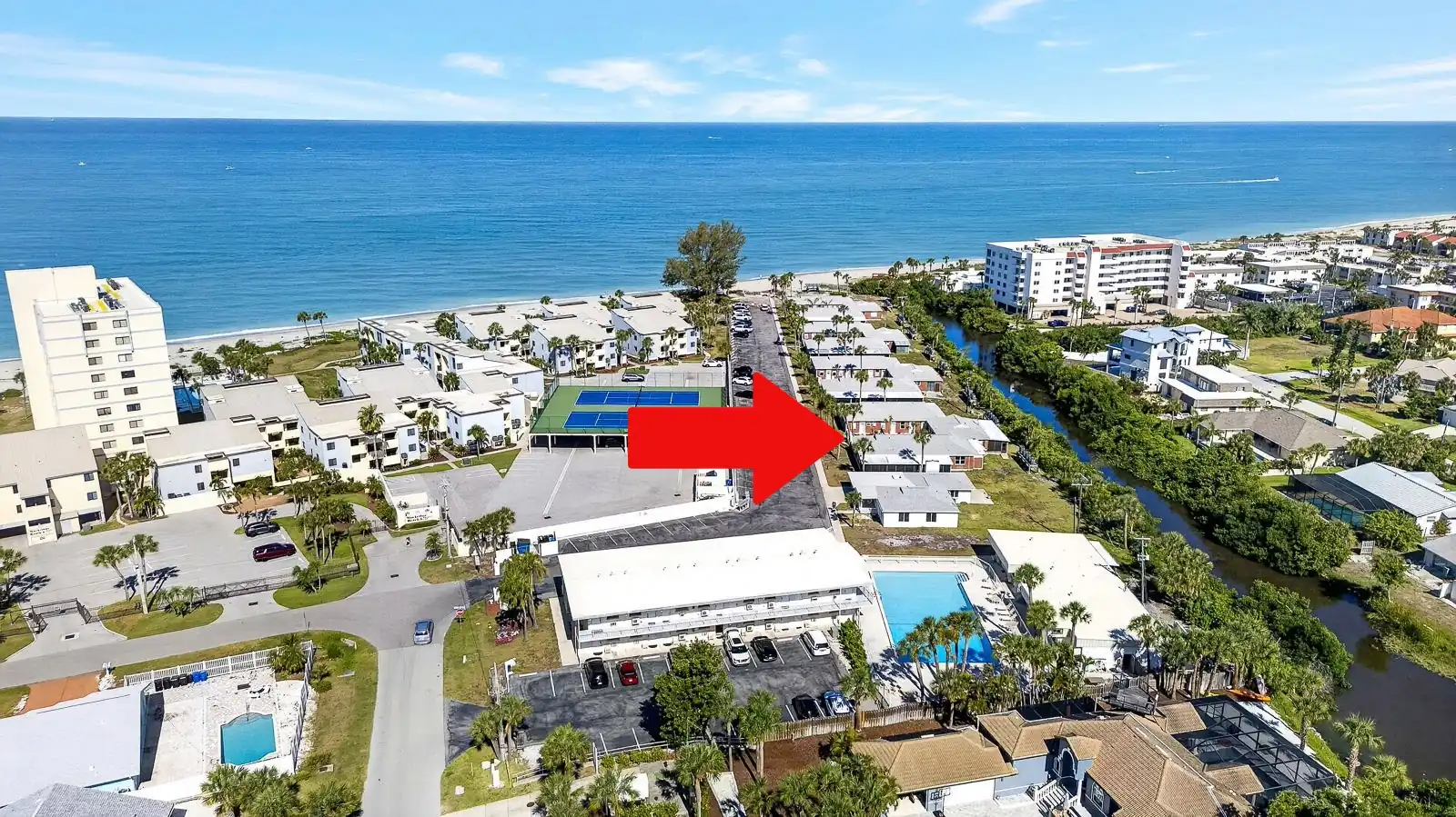 Venice Villas 1BR – Pool & Grill on Golden Beach