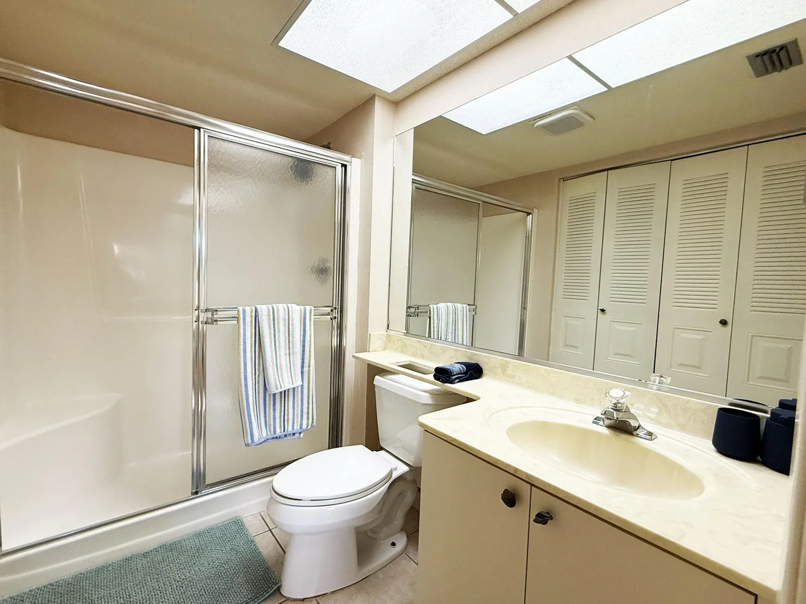 2BR Condo at Fantasy Island – Pool, Beach , Bikes