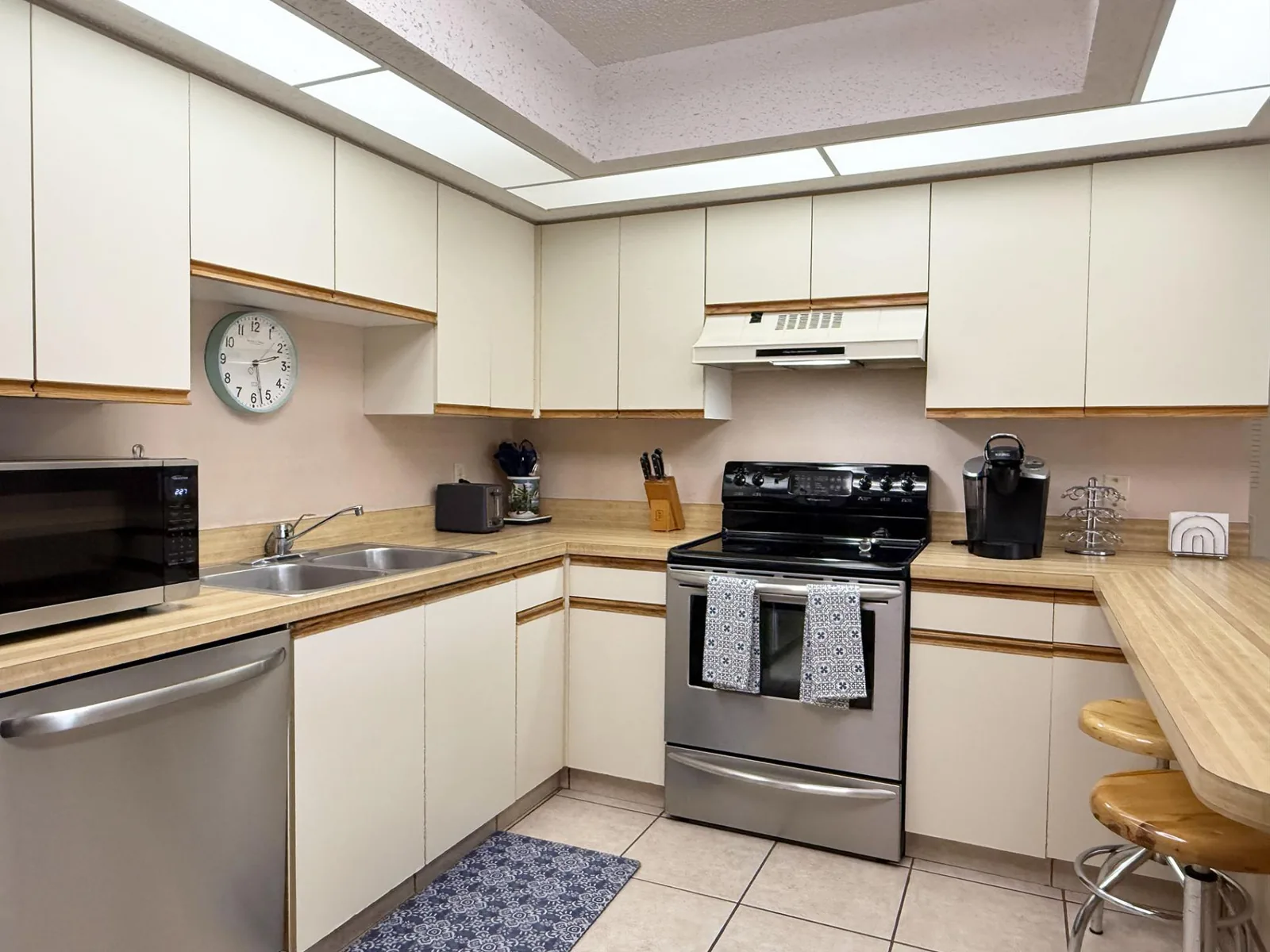 2BR Condo at Fantasy Island – Pool, Beach , Bikes