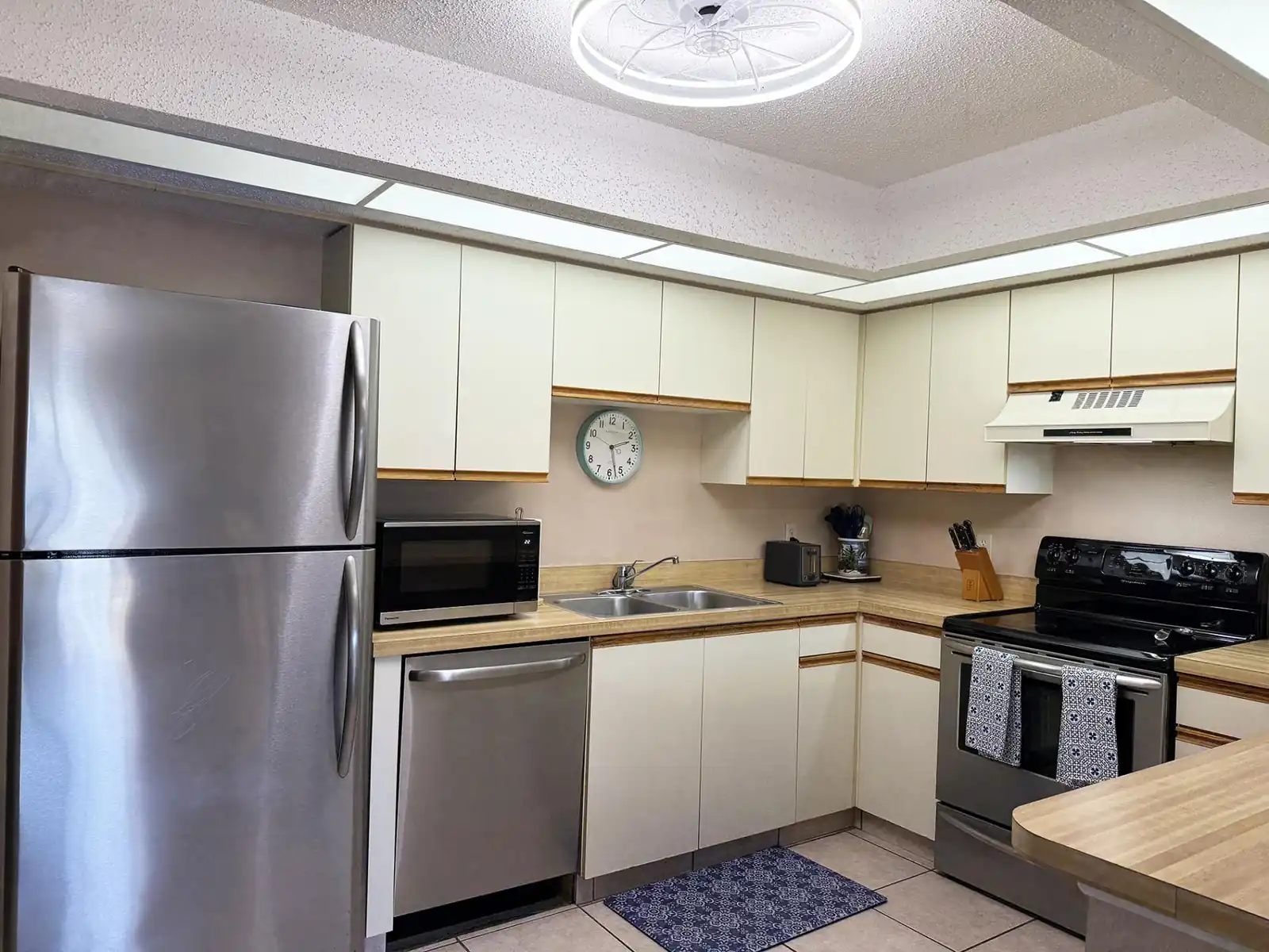 2BR Condo at Fantasy Island – Pool, Beach , Bikes