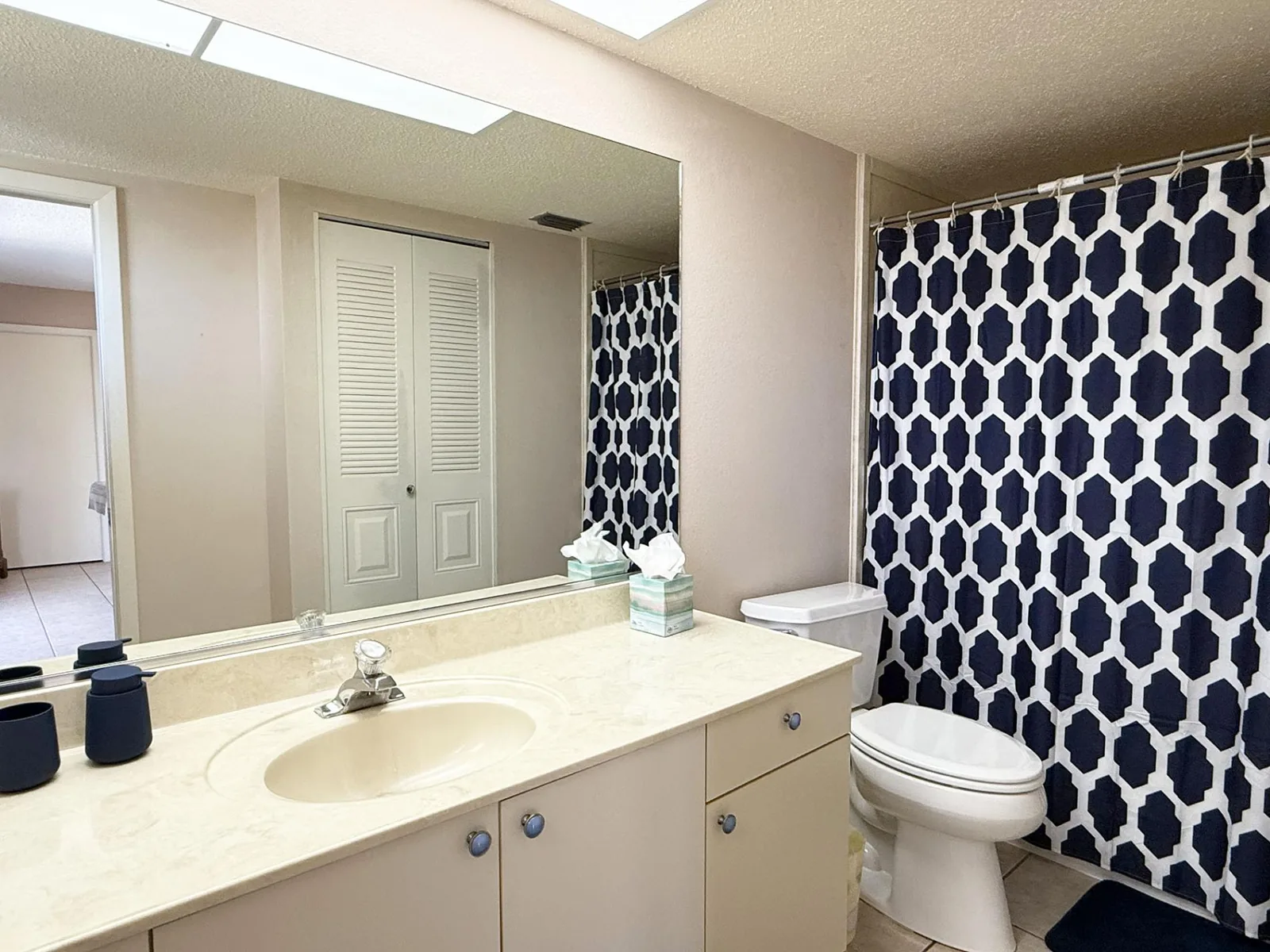 2BR Condo at Fantasy Island – Pool, Beach , Bikes