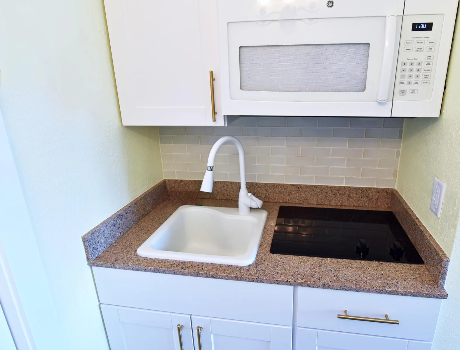 Lovely Venice Beach Studio (2 min. Walk to Beach)
