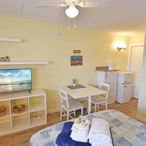 Lovely Venice Beach Studio (2 min. Walk to Beach)