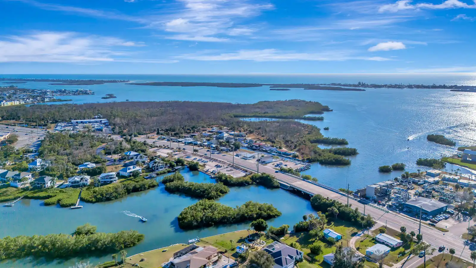 Canal-Front 3BR – Pool, Hot Tub & Boat Access