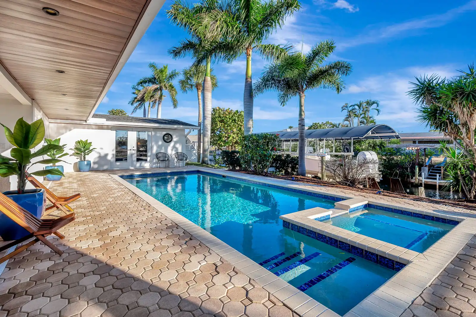 Canal-Front 3BR – Pool, Hot Tub & Boat Access