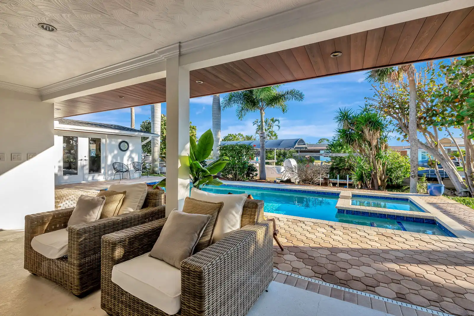 Canal-Front 3BR – Pool, Hot Tub & Boat Access