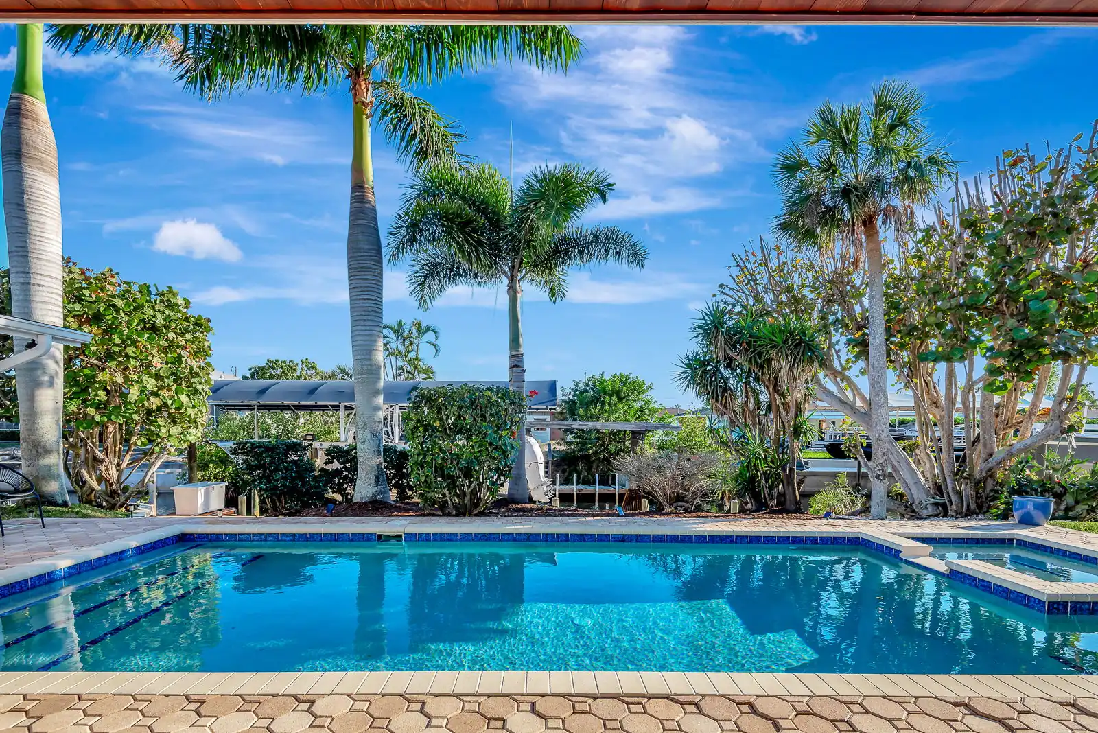 Canal-Front 3BR – Pool, Hot Tub & Boat Access
