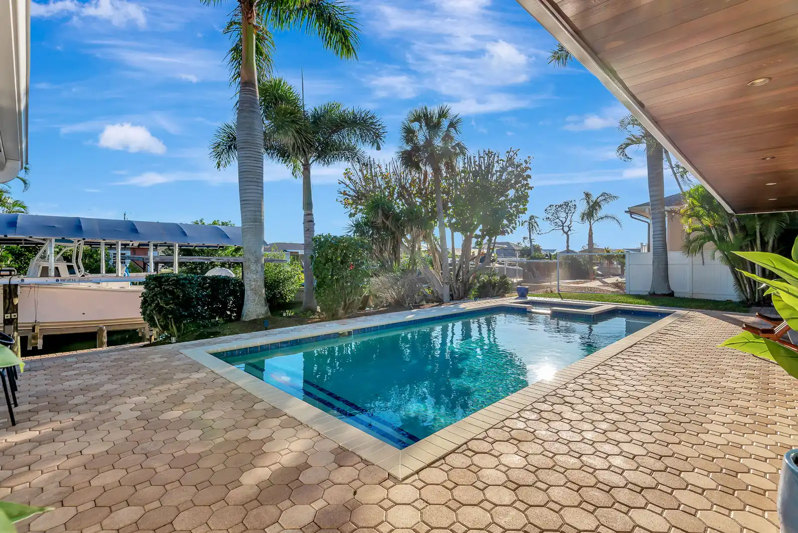 Canal-Front 3BR – Pool, Hot Tub & Boat Access