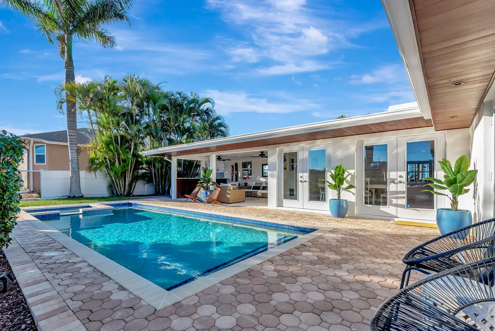 Canal-Front 3BR – Pool, Hot Tub & Boat Access