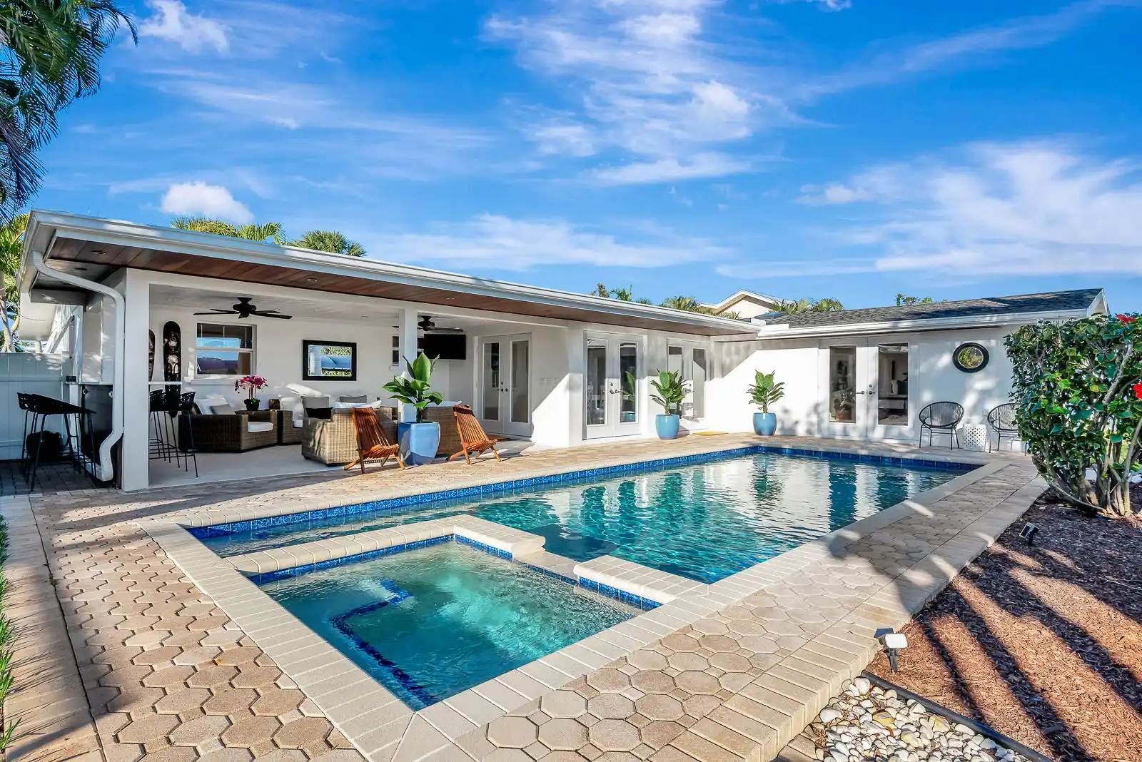 Canal-Front 3BR – Pool, Hot Tub & Boat Access