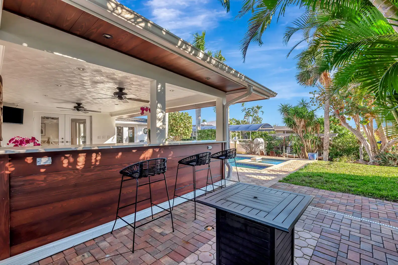 Canal-Front 3BR – Pool, Hot Tub & Boat Access