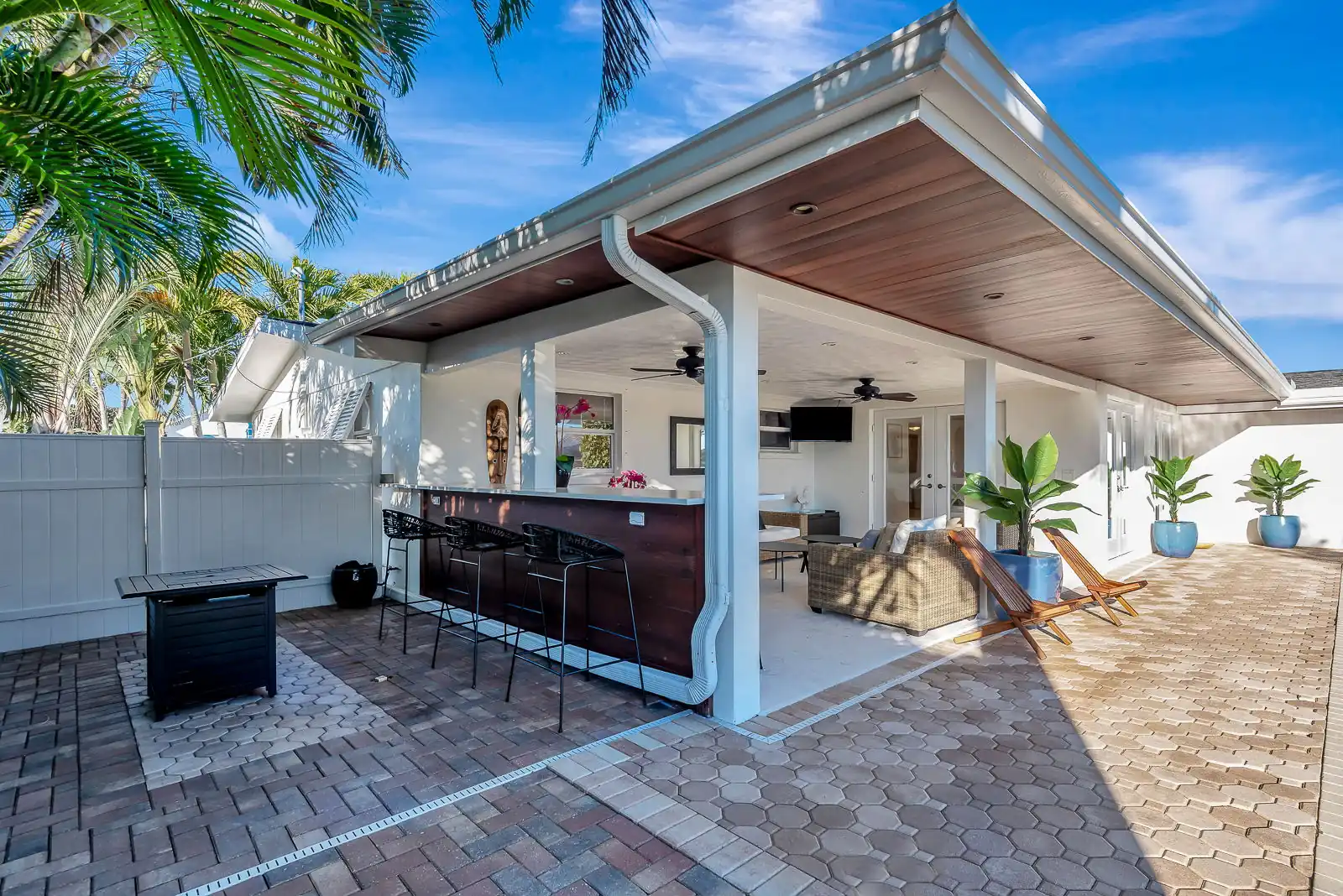 Canal-Front 3BR – Pool, Hot Tub & Boat Access