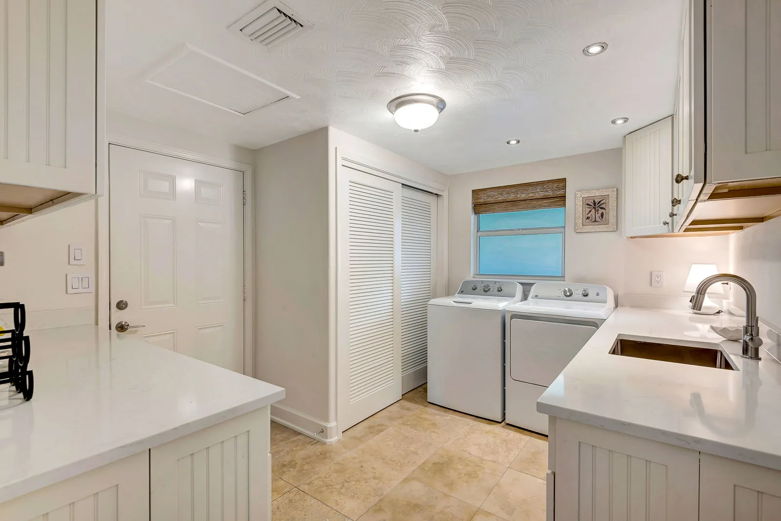 Canal-Front 3BR – Pool, Hot Tub & Boat Access