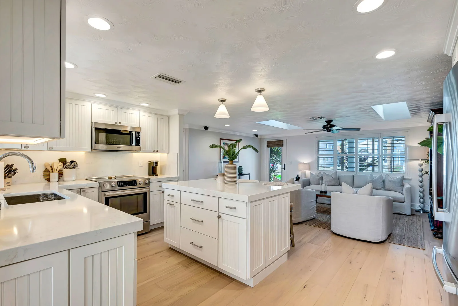 Canal-Front 3BR – Pool, Hot Tub & Boat Access