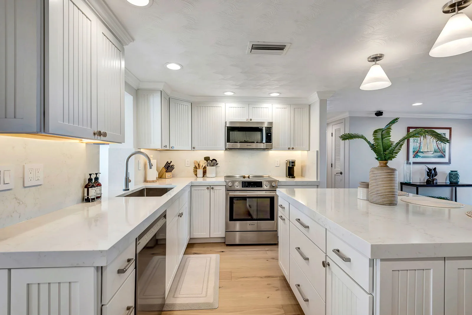 Canal-Front 3BR – Pool, Hot Tub & Boat Access