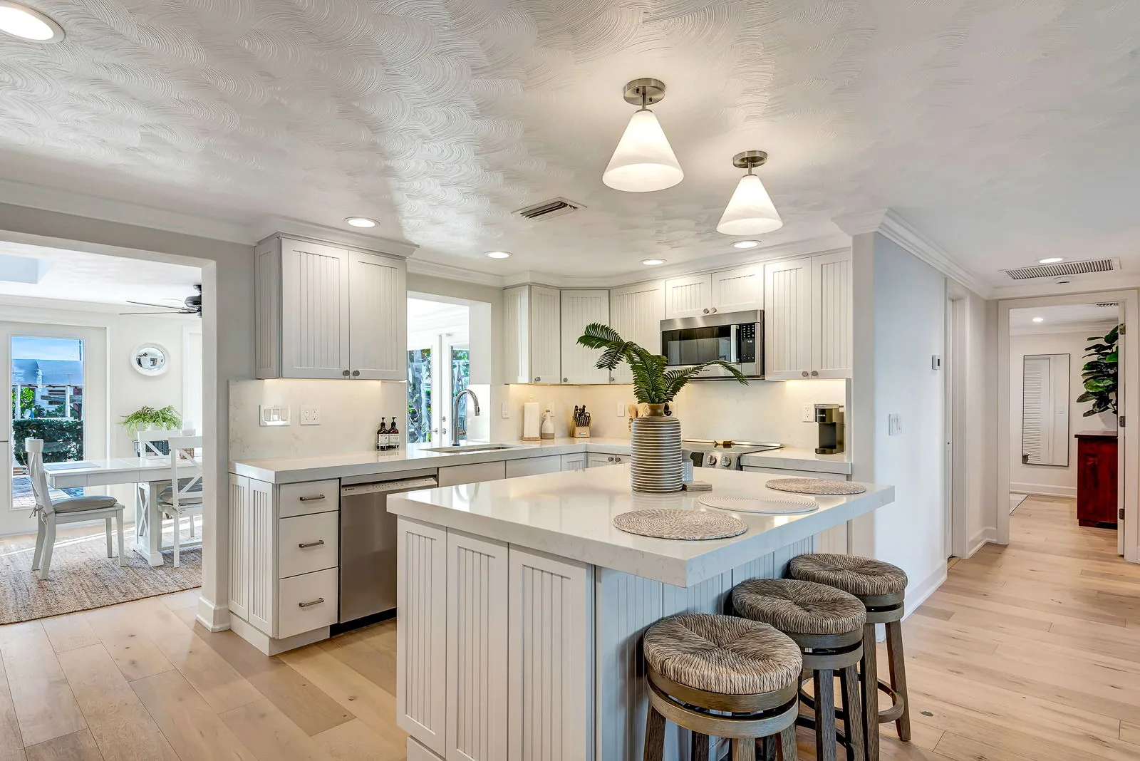 Canal-Front 3BR – Pool, Hot Tub & Boat Access