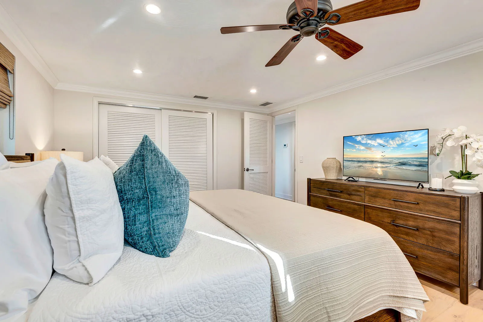 Canal-Front 3BR – Pool, Hot Tub & Boat Access