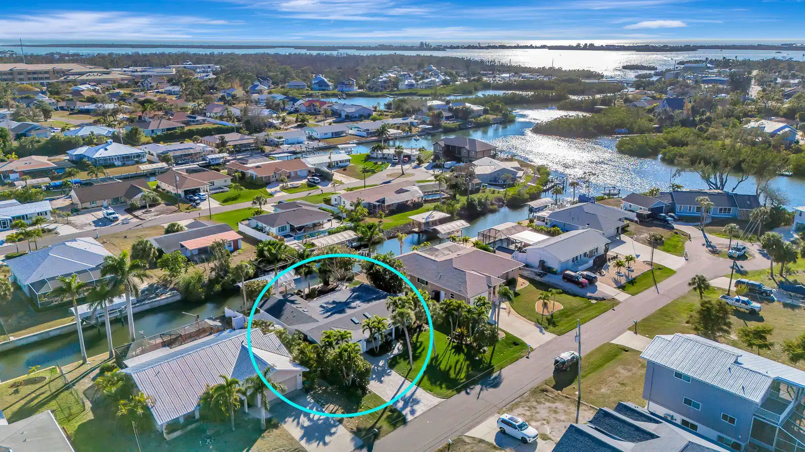 Canal-Front 3BR – Pool, Hot Tub & Boat Access