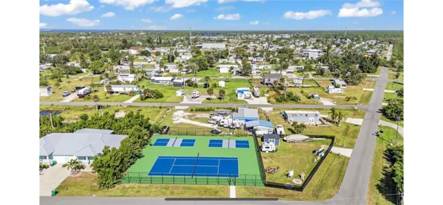 Waterfront 2BR – Pool, Dock & River Views