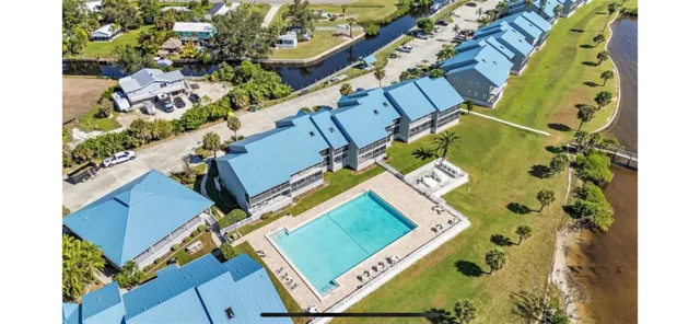 Waterfront 2BR – Pool, Dock & River Views
