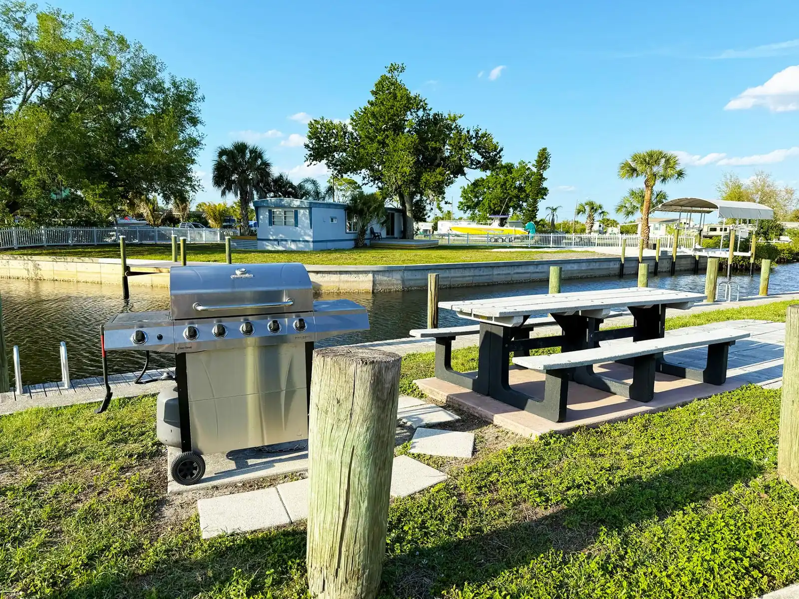 Waterfront 2BR – Pool, Dock & River Views