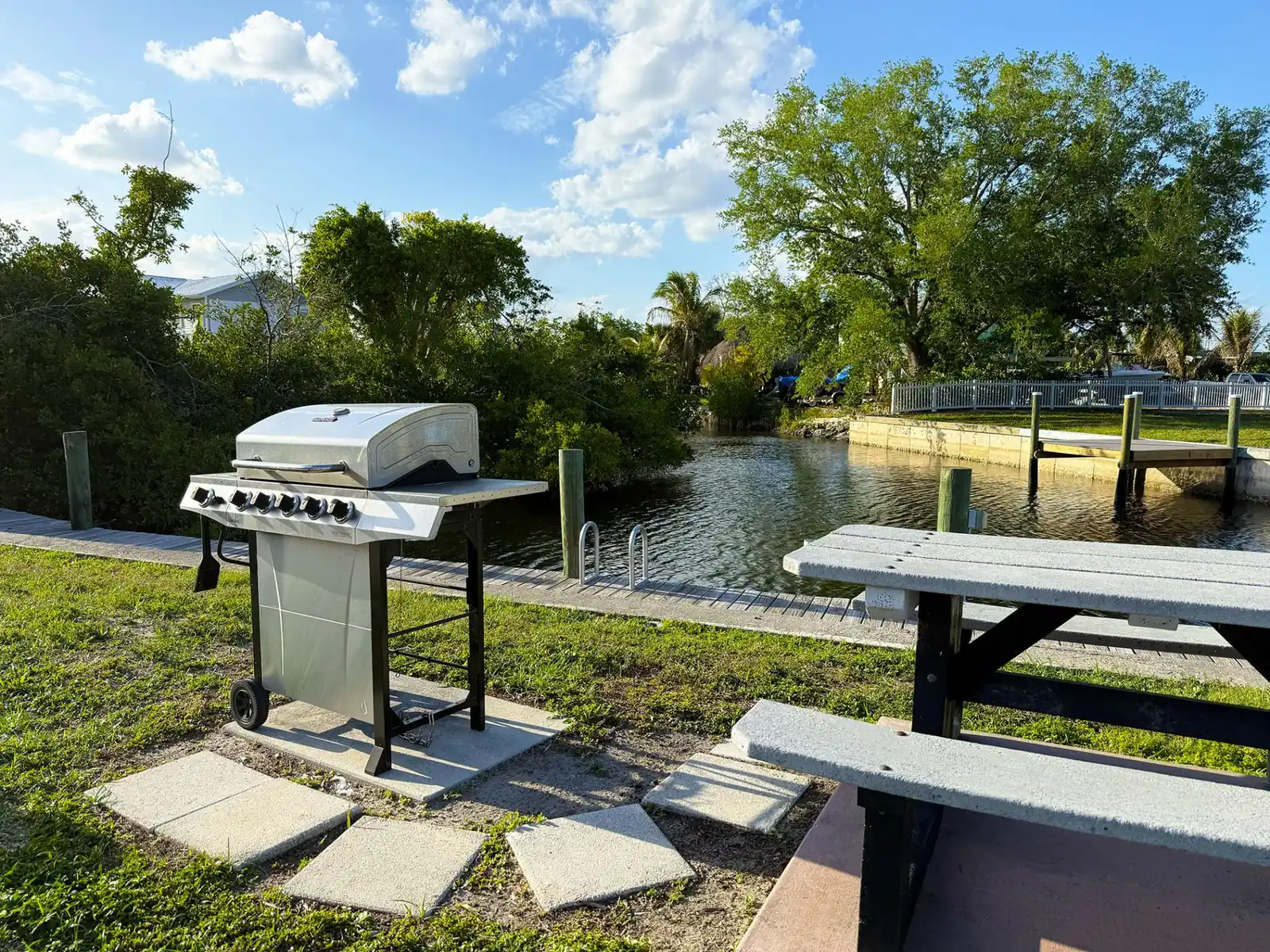 Waterfront 2BR – Pool, Dock & River Views
