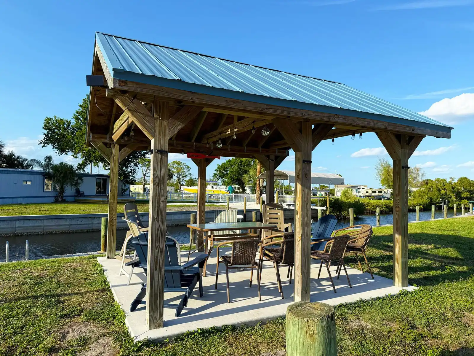 Waterfront 2BR – Pool, Dock & River Views