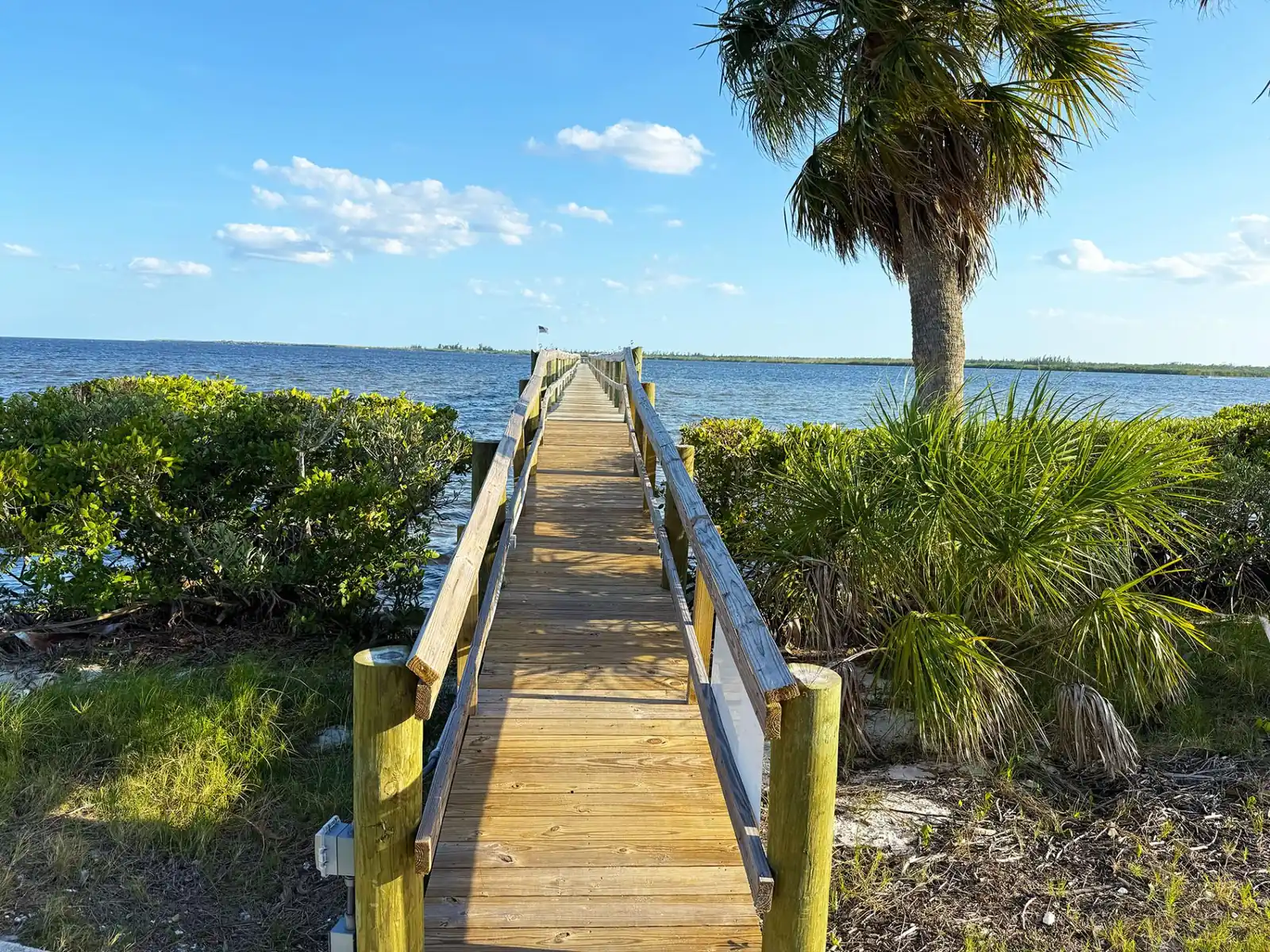 Waterfront 2BR – Pool, Dock & River Views