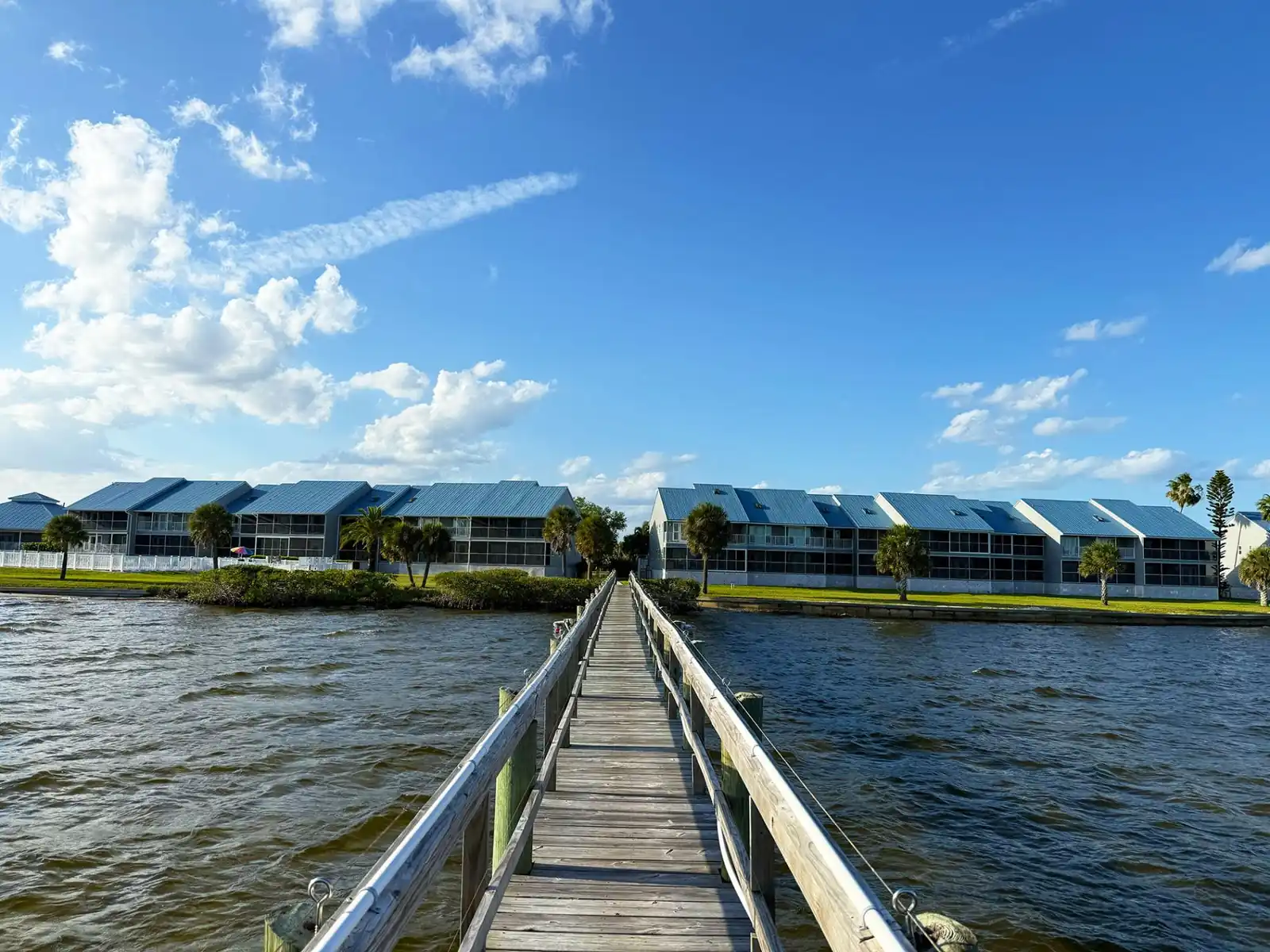 Waterfront 2BR – Pool, Dock & River Views