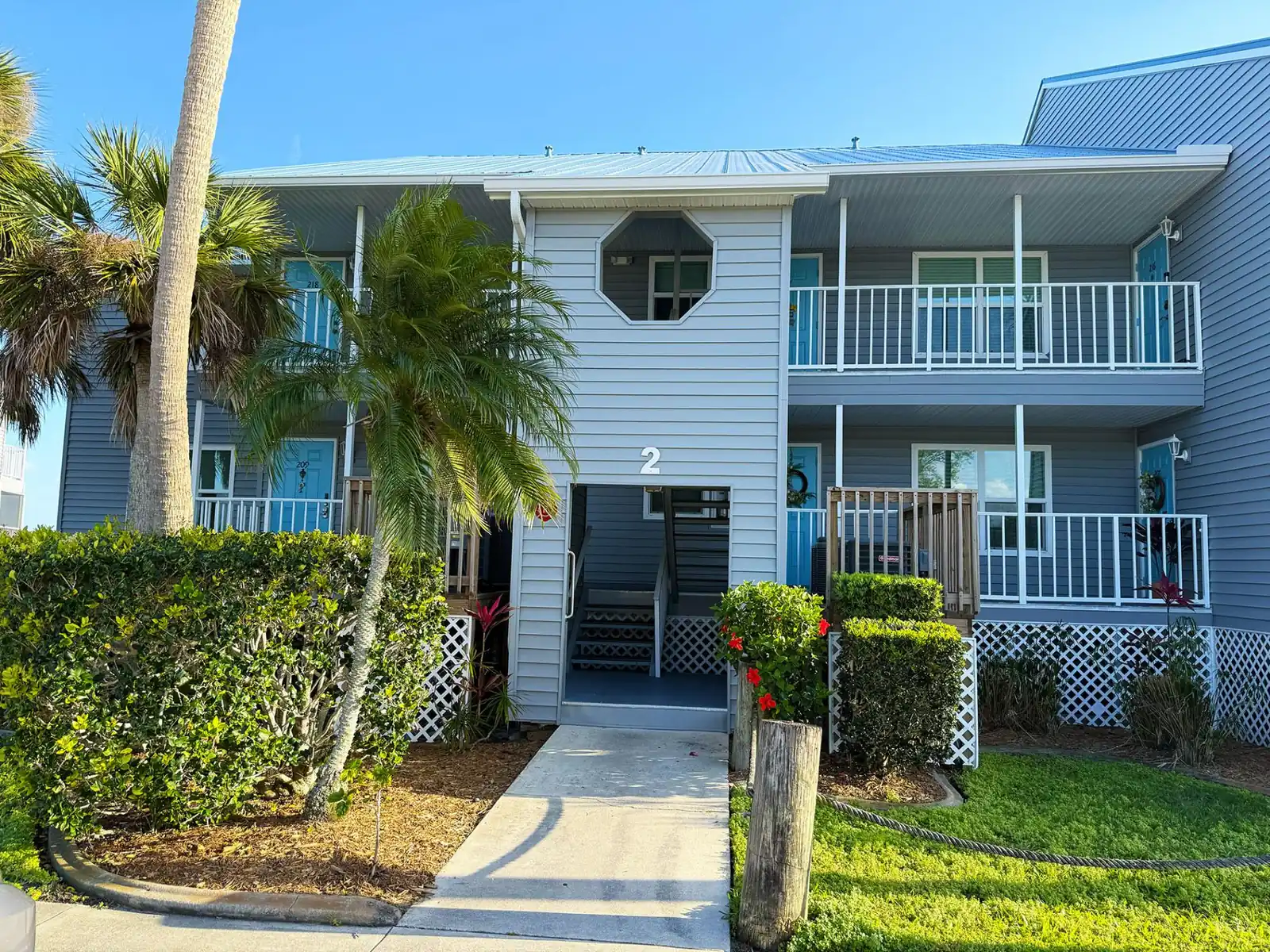 Waterfront 2BR – Pool, Dock & River Views