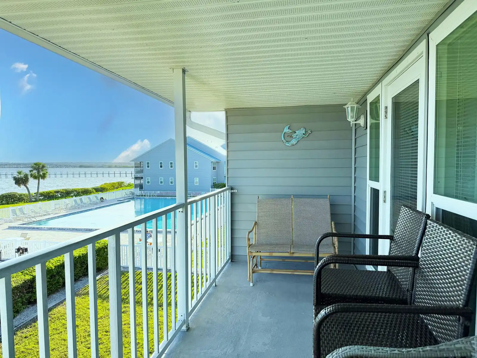 Waterfront 2BR – Pool, Dock & River Views