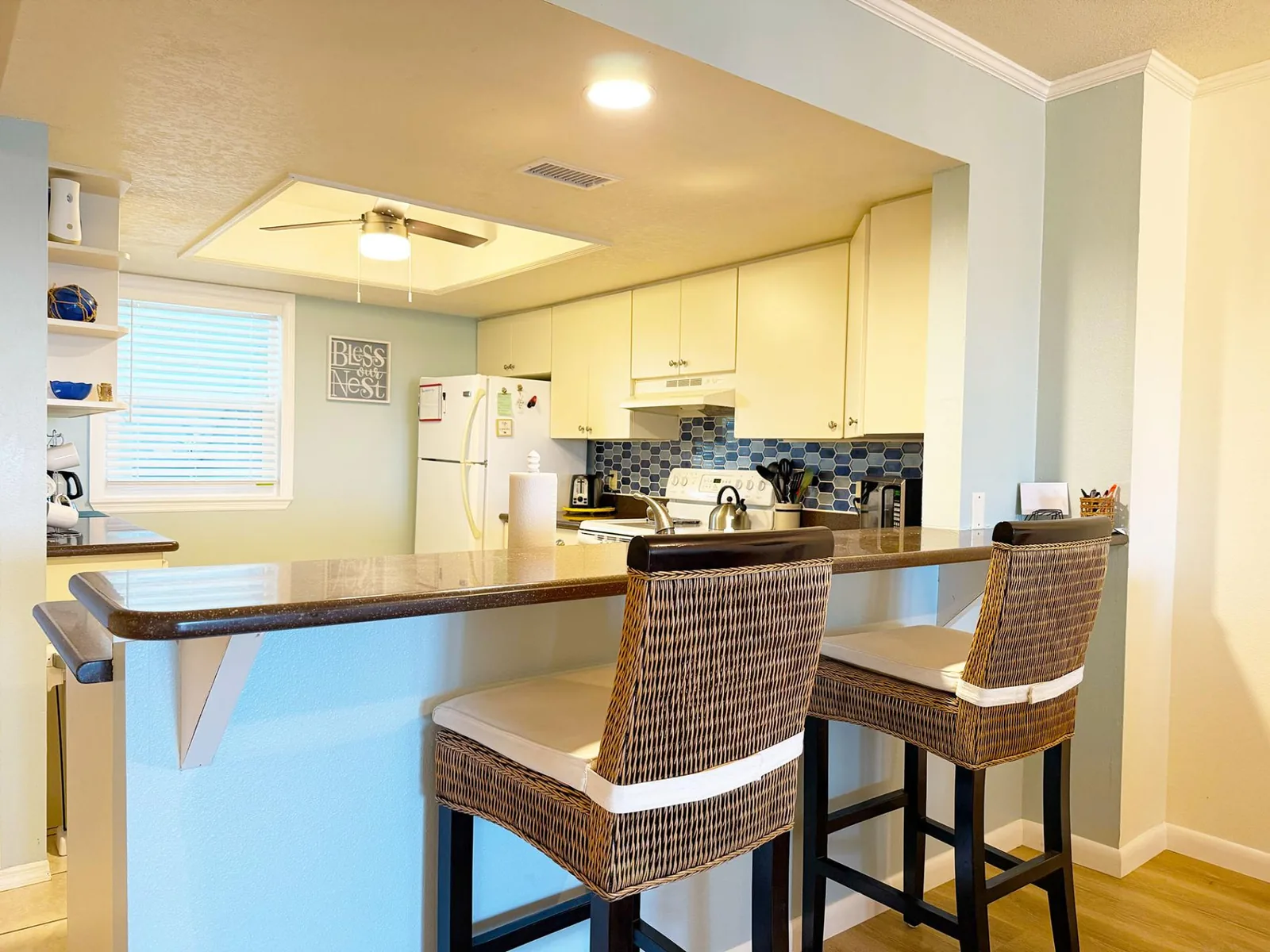 Waterfront 2BR – Pool, Dock & River Views