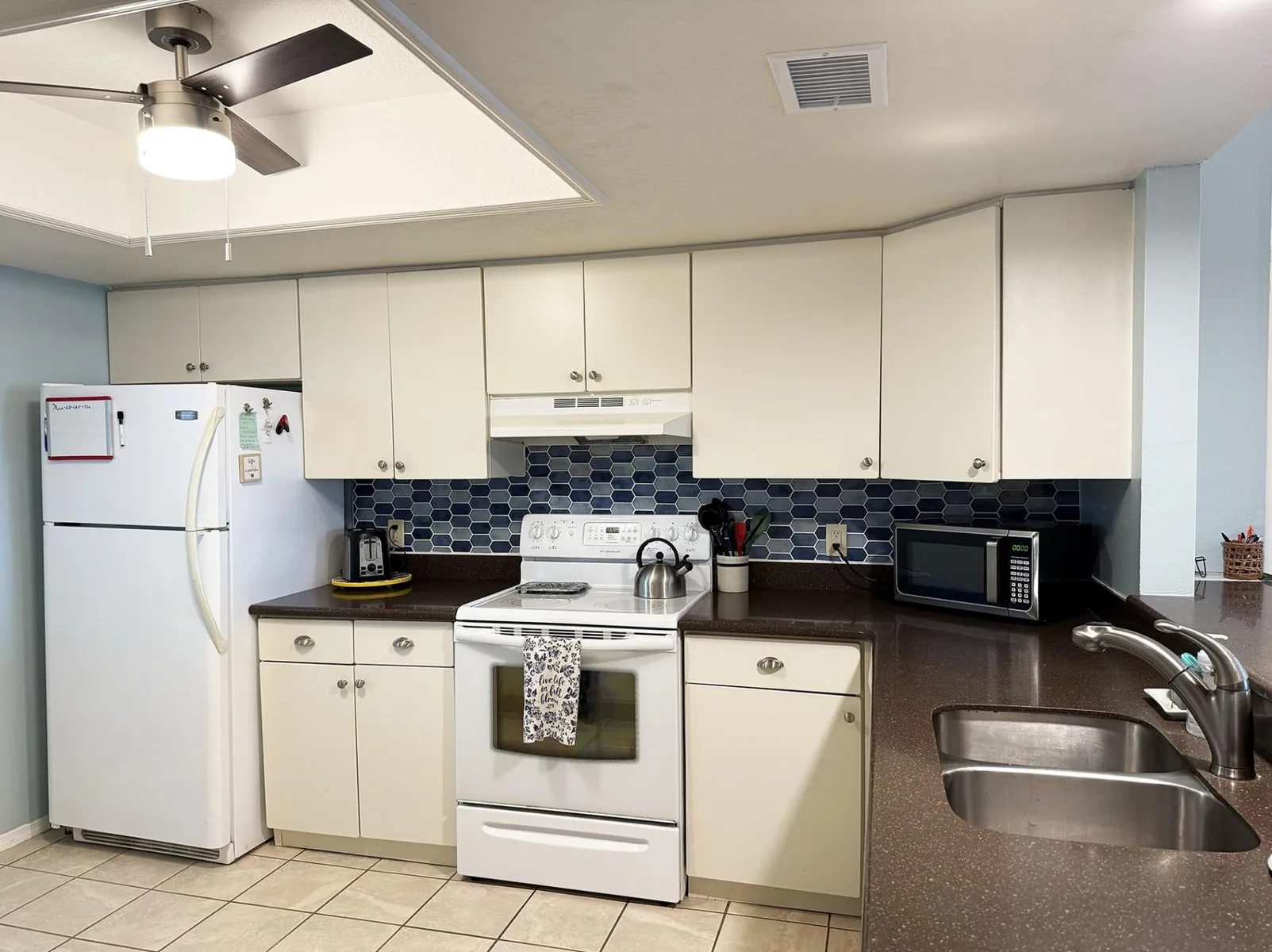 Waterfront 2BR – Pool, Dock & River Views